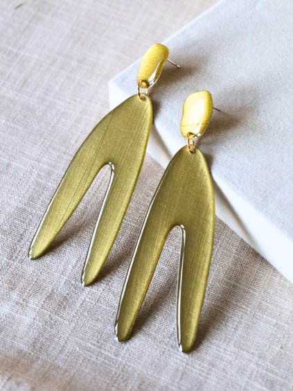 Výrazné náušnice - jehlice zlatá