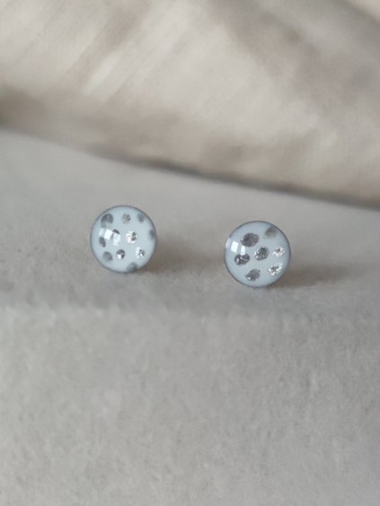 Pecky - bílá a stříbrná puntíky 0,6 cm