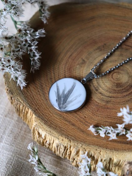 Náhrdelník větší - bílá a stříbrná tahy