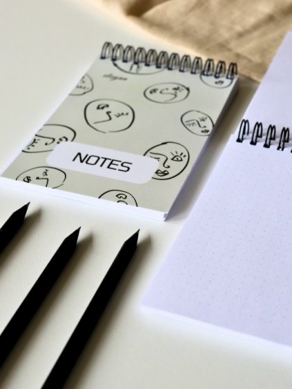 Malý notes A6 - bílá Obličeje