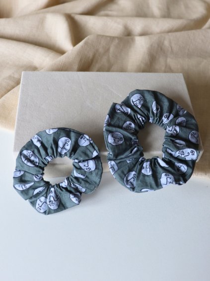 Scrunchies látková gumička - khaki Obličeje
