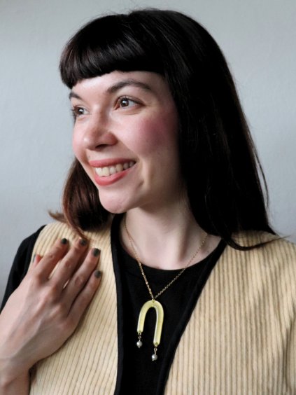 Náhrdelník - oblouk Aurora zlatá s perlou