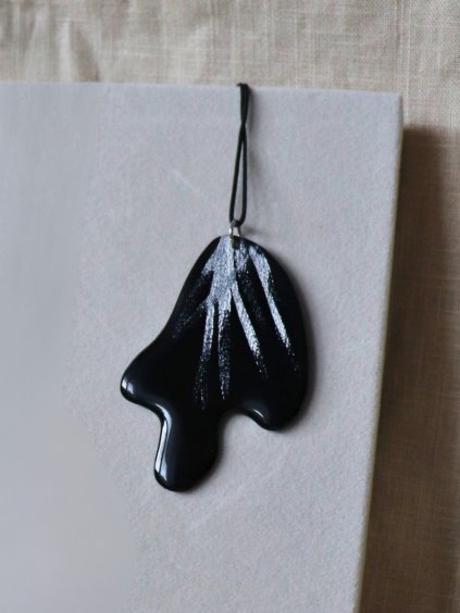 Náhrdelník - kapka černá tahy