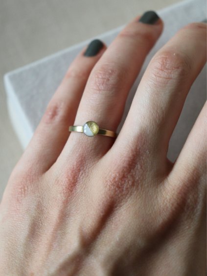 Mini prsten 6 mm - bílá a zlatá půlená
