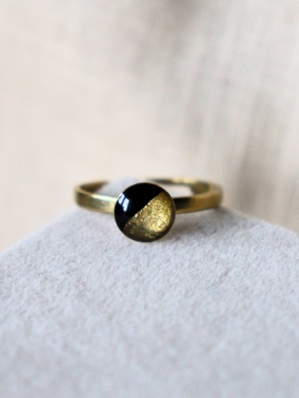 Mini prsten 8 mm - černá a zlatá půlená