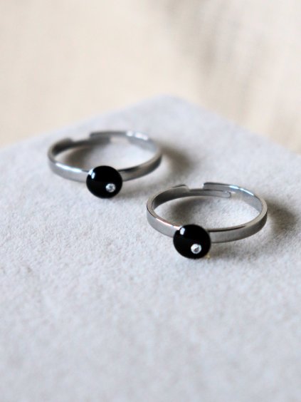 Mini prsten 6 mm - černá a stříbrná tečka