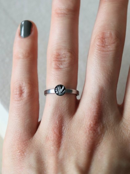 Mini prsten 6 mm - černá a stříbrná tahy