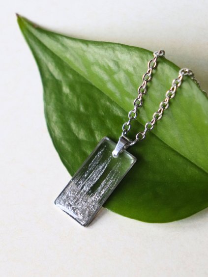 Náhrdelník obdélník - průhledná a stříbrná tahy