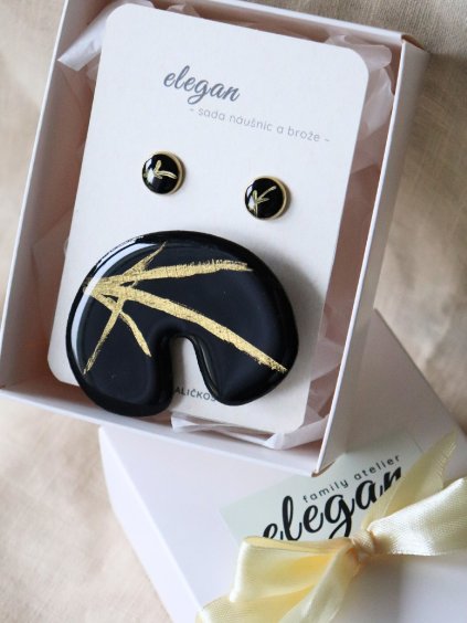 Sada náušnic a brože - zlatá céčko a černá tahy