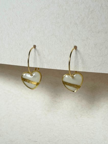 Malé visací náušnice srdíčko - bílá a zlatá čárka