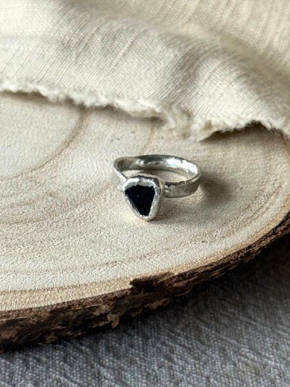 Cínový prsten - černá vel. 48,5