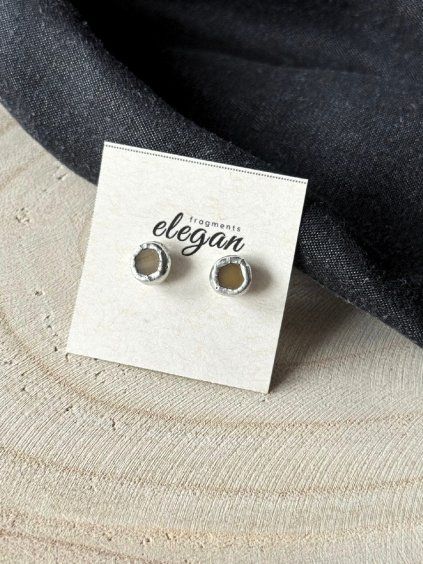 Cínové náušnice pecky - světle hnědá