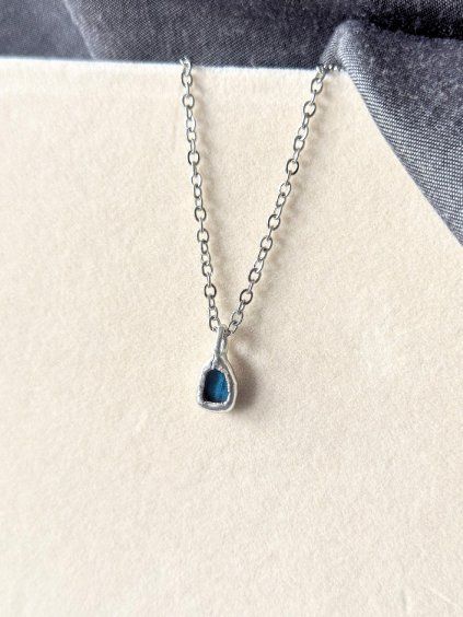 Cínový náhrdelník - modrá menší