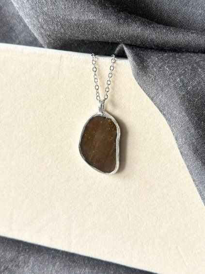 Cínový náhrdelník - hnědá