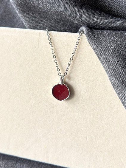 Cínový náhrdelník - červená