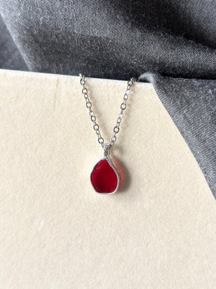 Cínový náhrdelník - červená