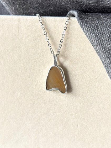 Cínový náhrdelník - béžová