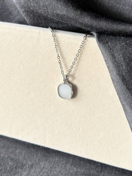 Cínový náhrdelník - mléčná bílá