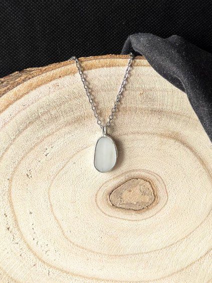 Cínový náhrdelník - mléčná bílá