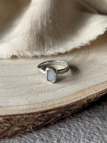 Cínový prsten - bílá vel. 52