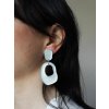 Výrazné náušnice - oválek bílá