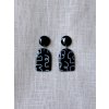 Výrazné náušnice - černá Počmáraná
