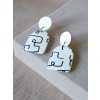 Výrazné náušnice - bílá Počmáraná