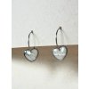 Malé visací náušnice srdíčko - bílá a stříbrná čárka