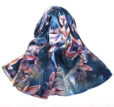 Atraktivní velký saténový šátek / šál květovaný - modrý