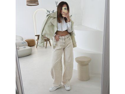 E0547FA4 EB04 41C2 A2FC F5FF5FDFFA8D