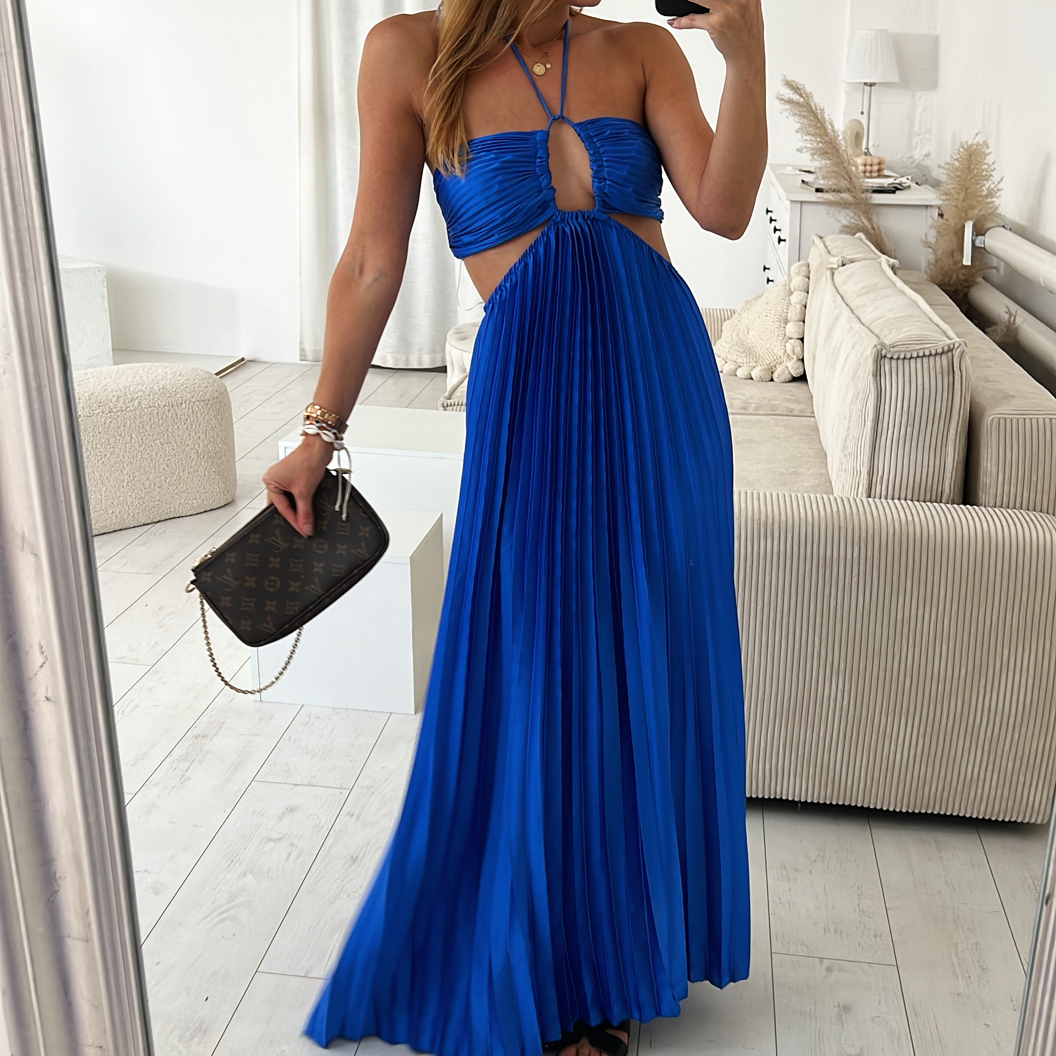 Dlouhé šaty se sklady Jasmin Barva: Modrá