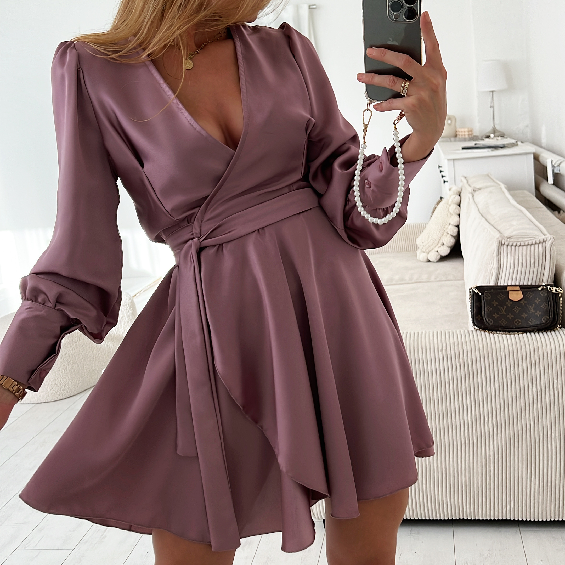 Saténové, elegantní šaty Fluffy Barva: fialová