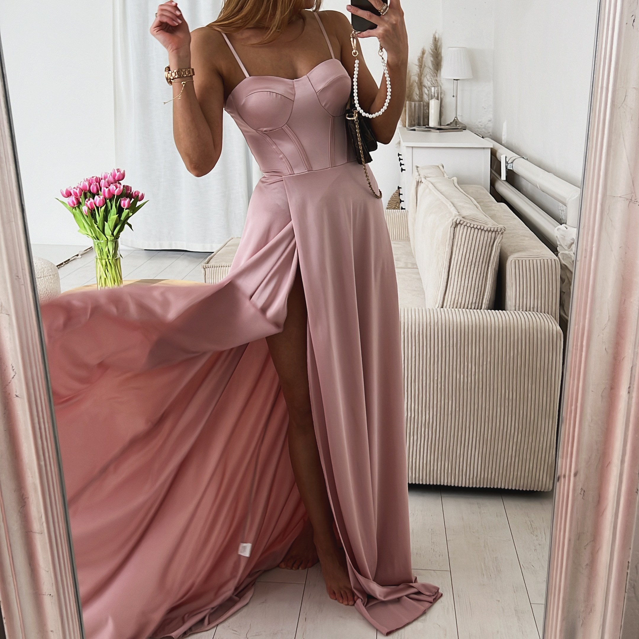 Dlouhé šaty s bohatou sukní Lau Barva: Růžová