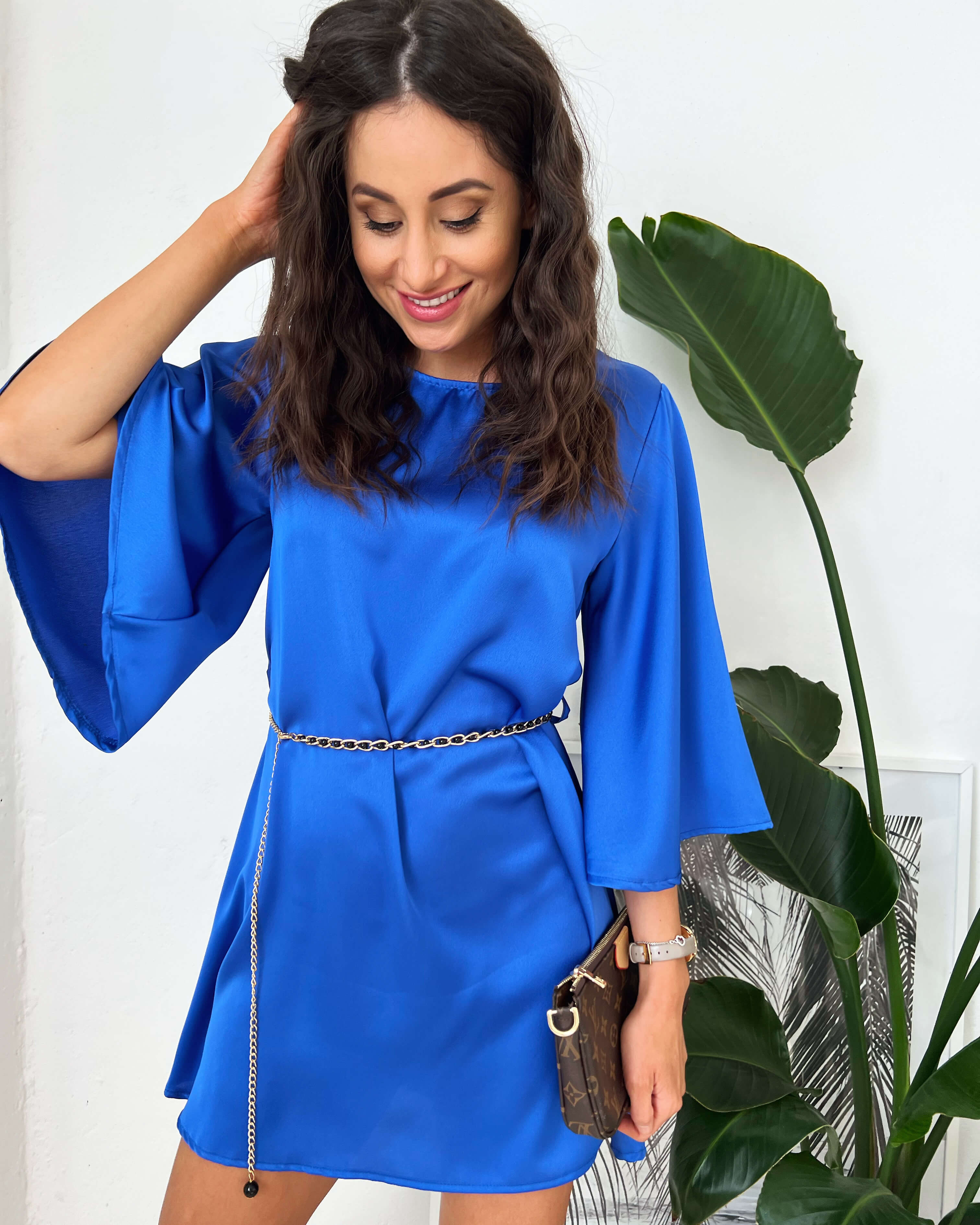 Saténové šaty s páskem Giselle Barva: Modrá