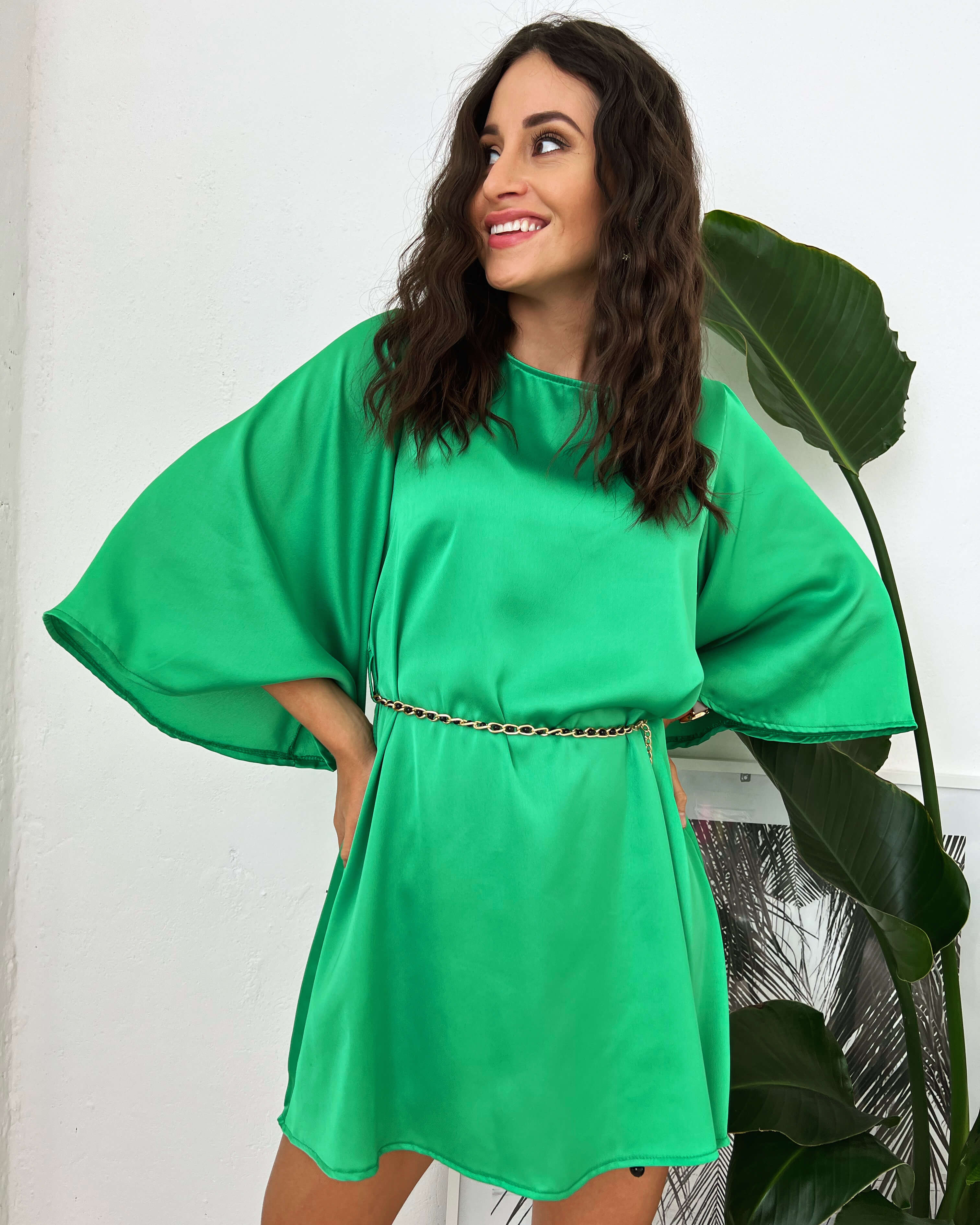 Saténové šaty s páskem Giselle Barva: Zelená