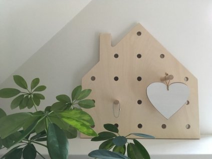 pegboard domek s komínek