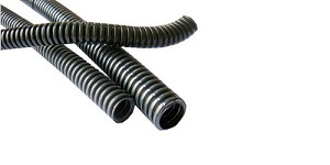 Musia ísť elektrické káble do chráničky?