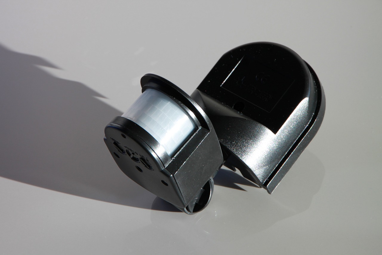 Seriál Ako vybrať vypínač, časť 4: Stmievače, pohybové senzory a ďalšie možnosti ovládanie osvetlenia