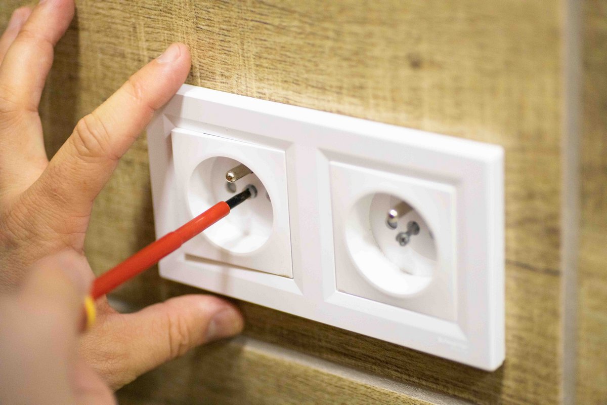Elektrická 230 V zásuvka/dvojzásuvka – montáž.