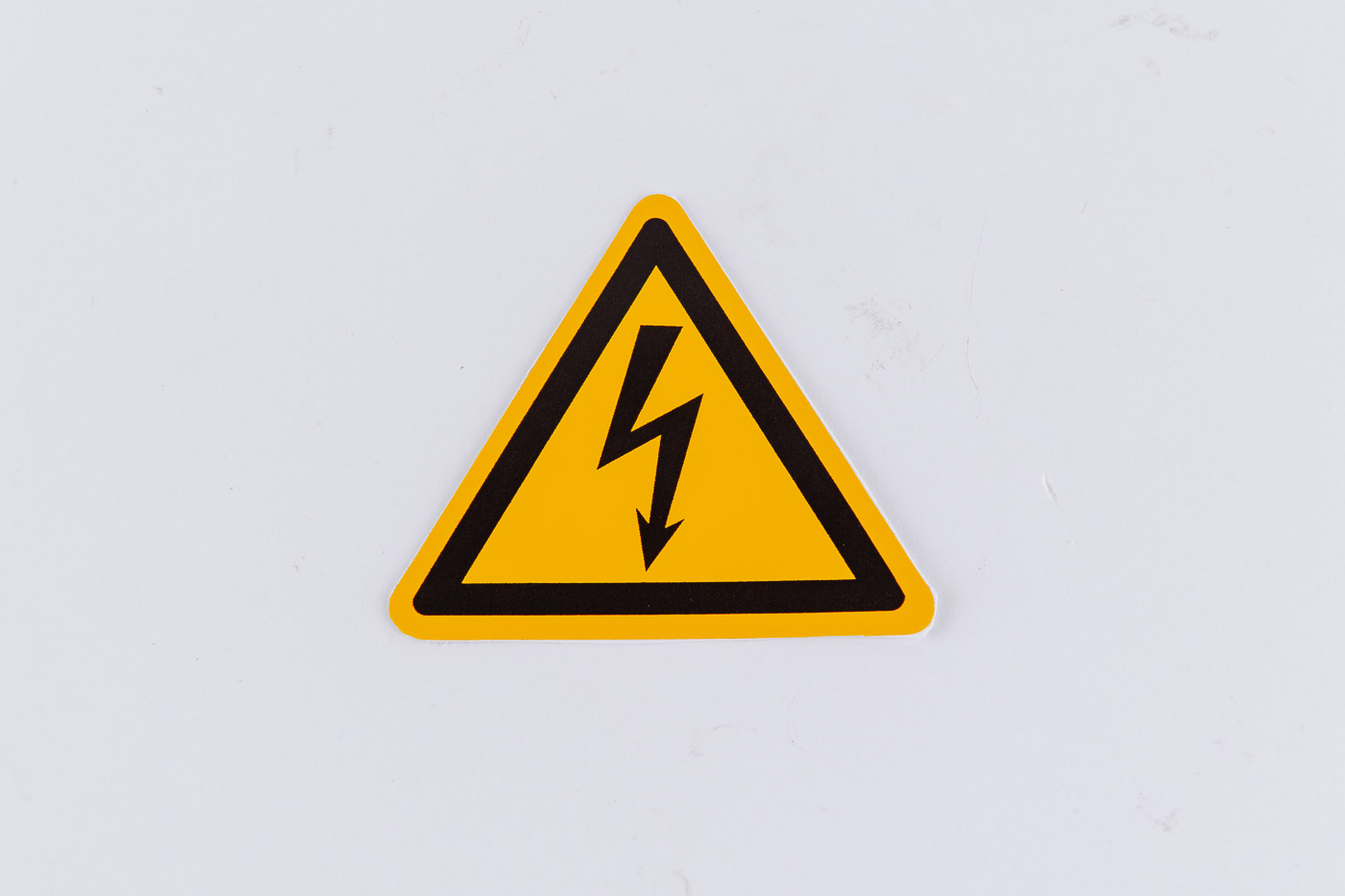 Samolepka "Elektrické zariadenie" žltá trojuholník