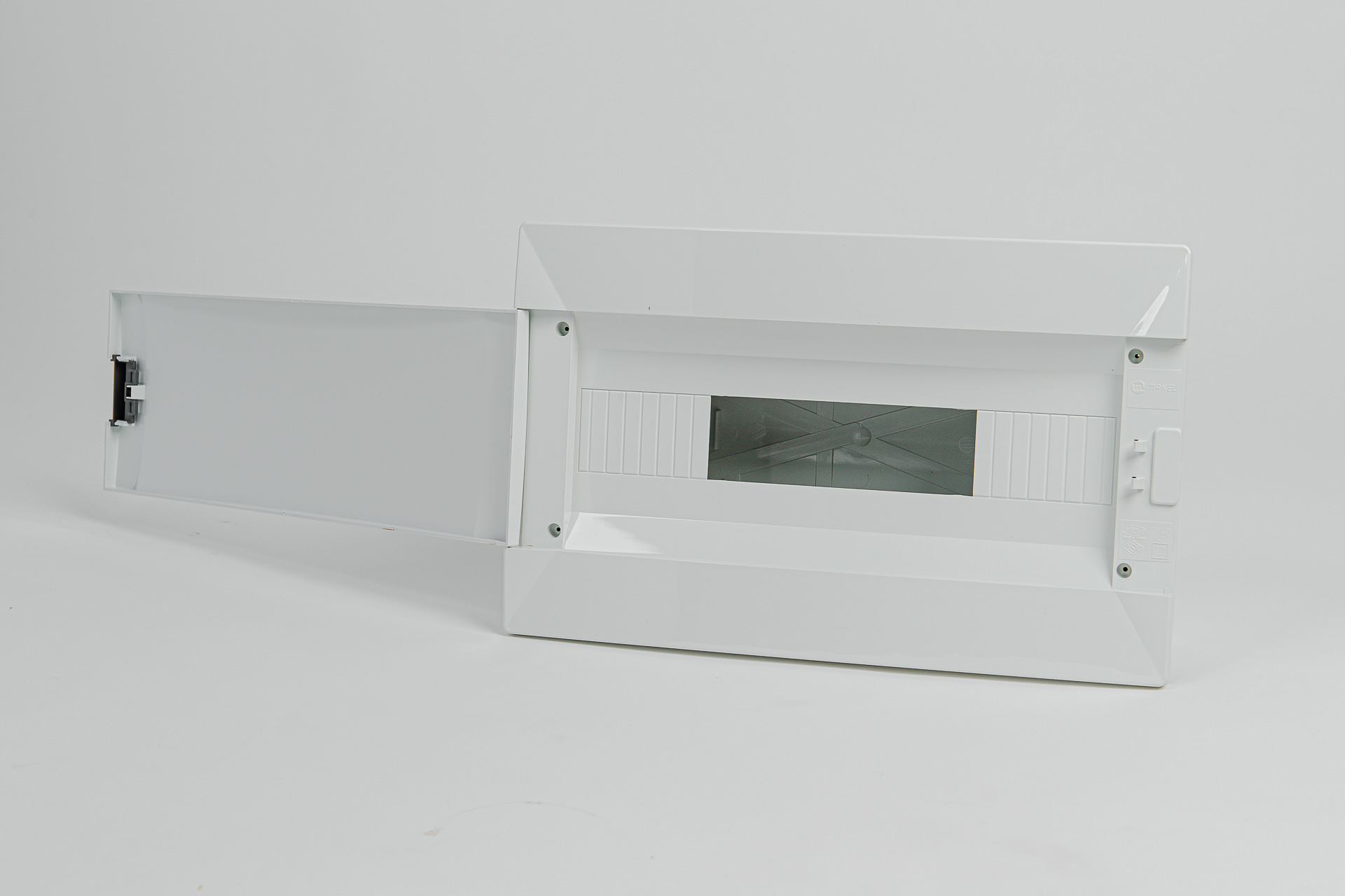 1x16 modulová rozvodnica nadomietková biele dvierka IP40 PN16N MAKEL