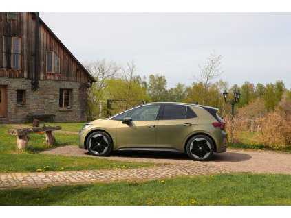 vw id3 review 2023 16 static side