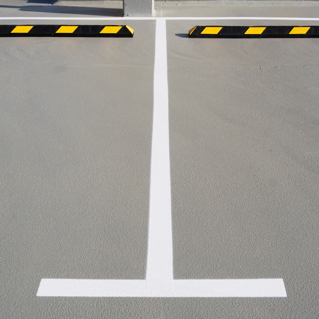 Parkování elektrostrojů: jak bezpečně zaparkovat vozidlo ve městě i v budově?