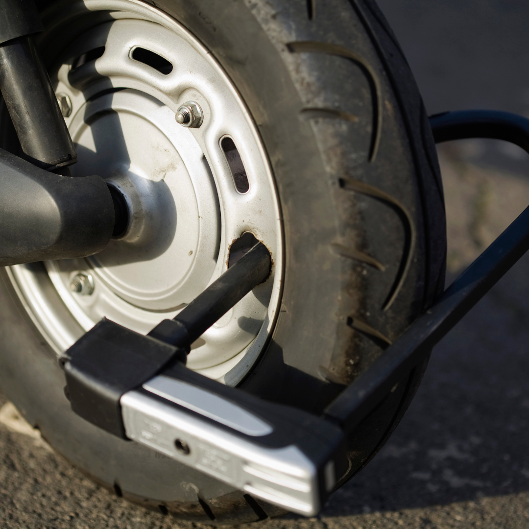 Jak zabezpečit elektroskútr proti krádeži?