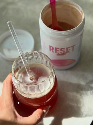 ☀️ Léto si žádá pořádné osvěžení – a zároveň péči o své tělo. Pokud tě během horkých dní trápí pocit těžkosti, nafouklé...