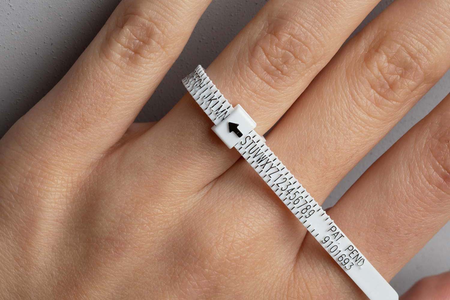 JAK ZJISTIT SPRÁVNOU VELIKOST PRSTENU?