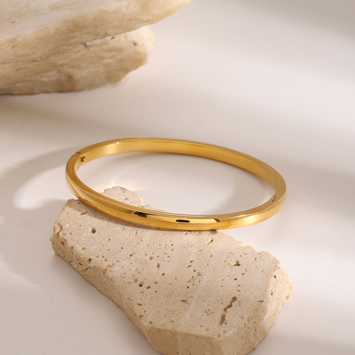 ELENYS Grace – rozměry: průměr 6 cm, výška 5 cm, šířka 4 mm
