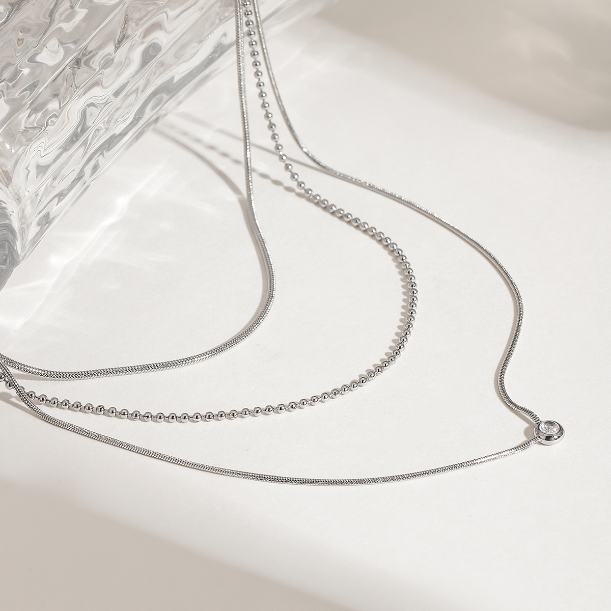 Jemný zirkonový detail náhrdelníku Elenys Trinity