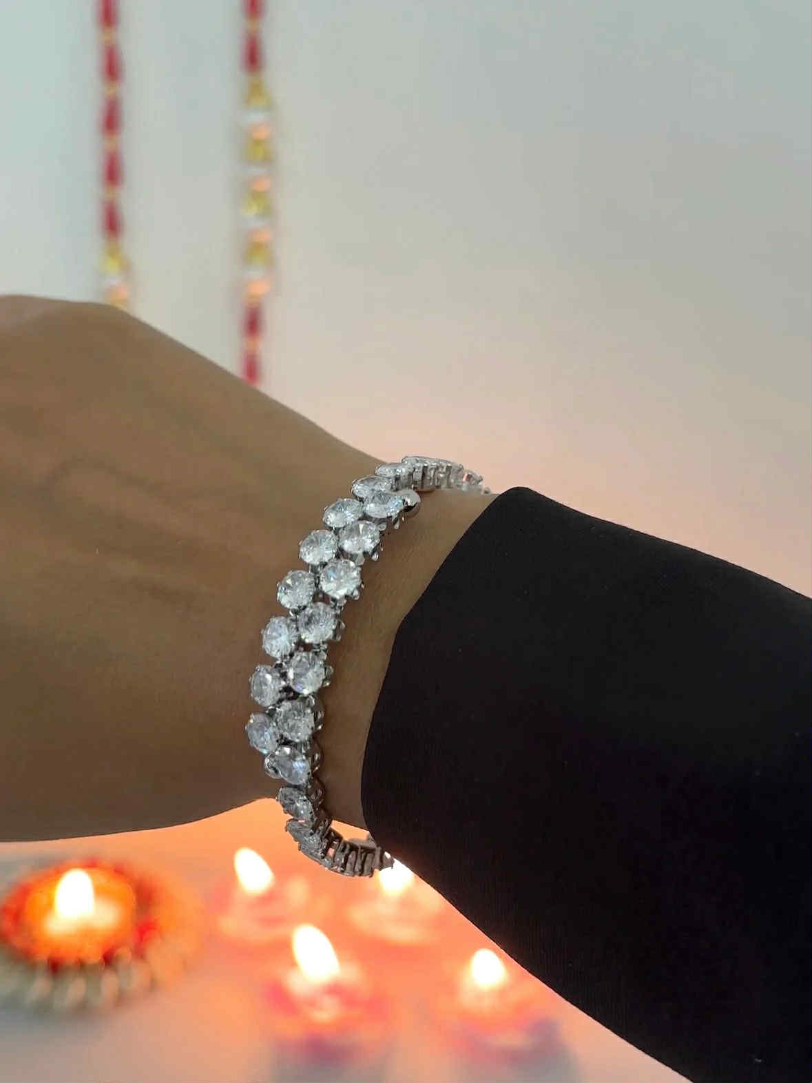 Detail náramku ELENYS Luminara se zirkony