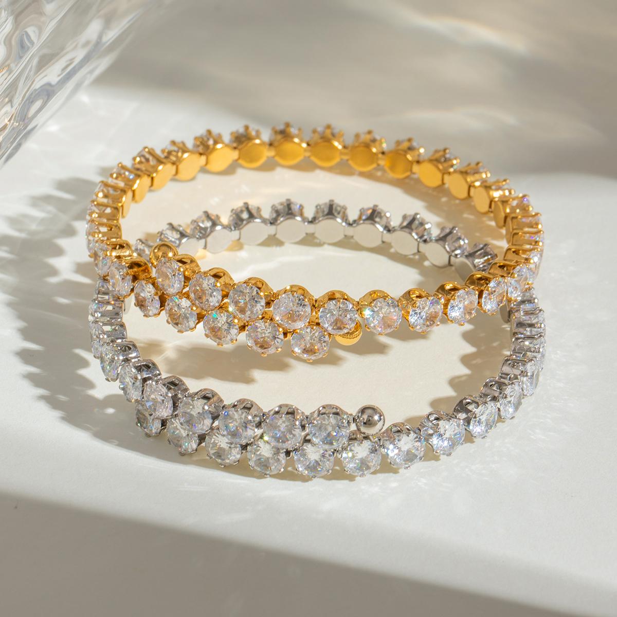 ELENYS Luminara – pozlacený náramek ve stylingu